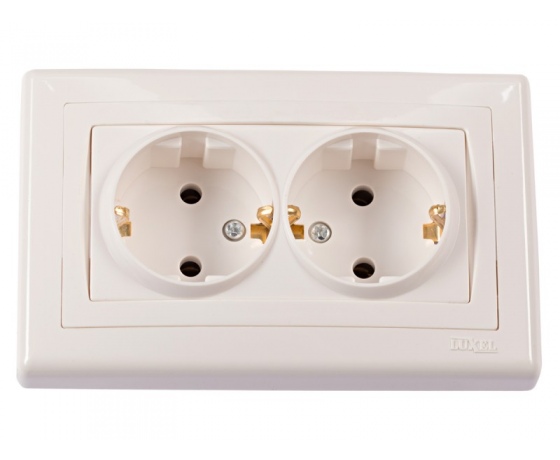 Фото 2 - Розетка двойная с заземлением Luxel BRAVO (5008) белая