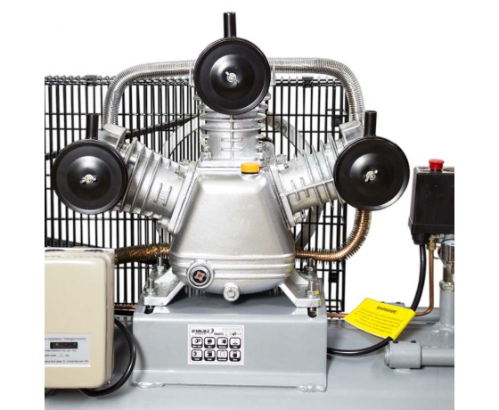 Фото 4 - Компрессор ременной трехцилиндровый 380В 3кВт 610л/мин 10бар 135л SIGMA (7044711)