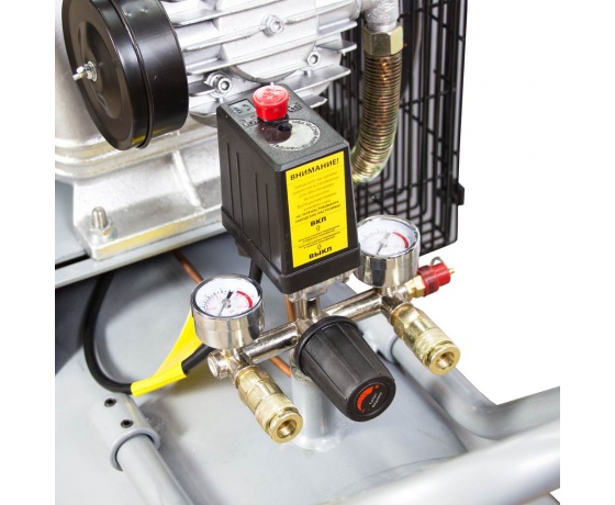 Фото 7 - Компрессор ременной трехцилиндровый 380В 3кВт 610л/мин 10бар 135л SIGMA (7044711)