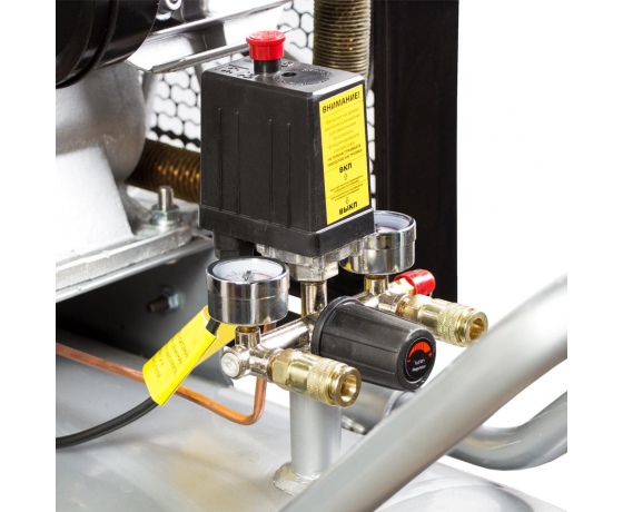 Фото 7 - Компрессор ременной трехцилиндровый 380В 5.5кВт 865л/мин 10бар 200л SIGMA (7044761)