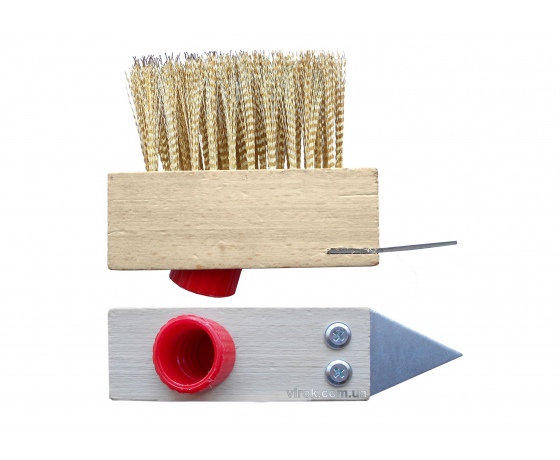 Фото 2 - Щітка ТМ VIROK дерев'яна з латунного дроту для бруківки зі скребком і різьбовим кріпленням