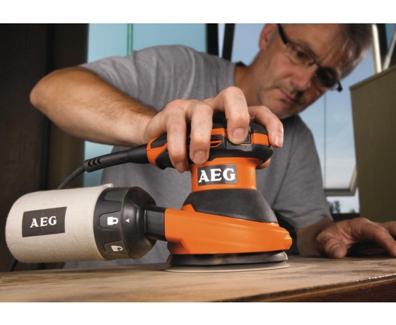 Фото 3 - Шліфмашина ексцентрикова AEG 300 Вт 125 мм (4935416100)