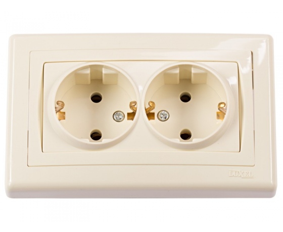 Фото 2 - Розетка двойная с заземлением Luxel BRAVO (5308) кремовая