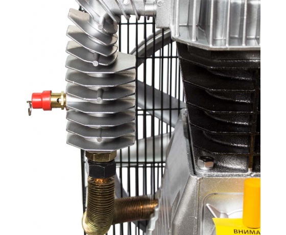 Фото 9 - Компрессор ременной двухцилиндровый 380В 4кВт 678л/мин 10бар 100л SIGMA (7044521)