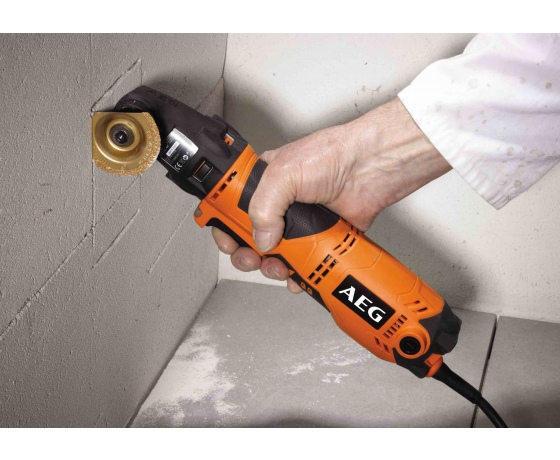 Фото 3 - Багатофункційний інструмент (реноватор) мережевий AEG 300 Вт 20000 об/хв +насадки + сумка (4935431790)