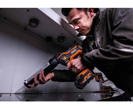 Фото 3 - Пістолет для герметиків акумуляторний AEG Li-Ion 18 В 2 АГод 310 мл 11 м/с + сумка (4935471247)